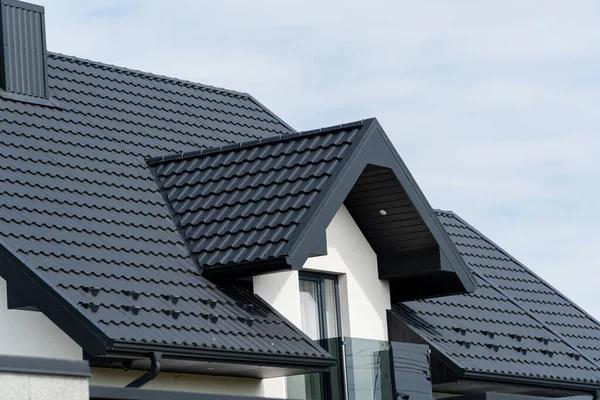 Long-Lasting Roofing Replacement Materials for Orlando’s Climate